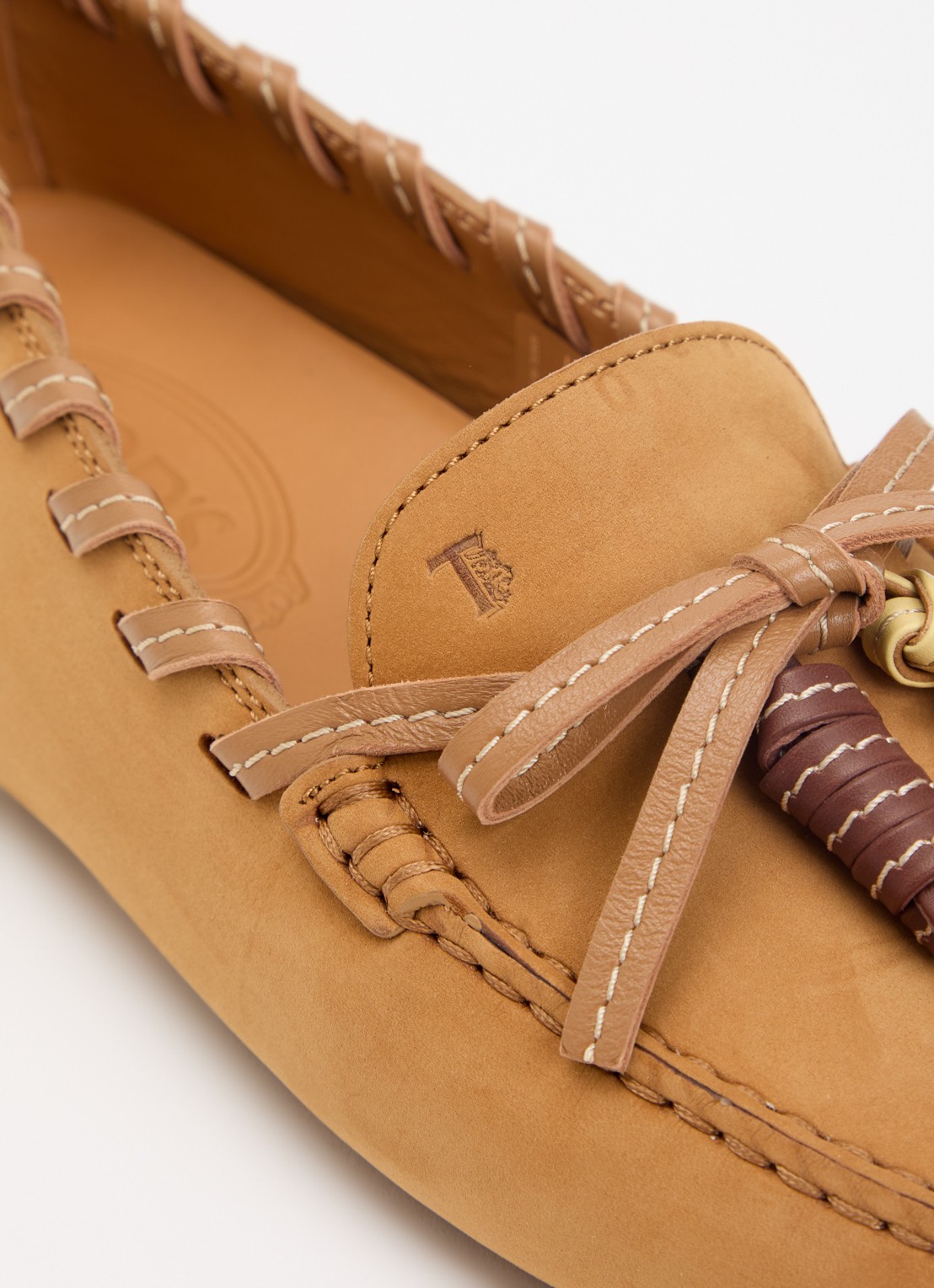 Tod's Gommino 22L mocassin van suède met gevlochten details - detail 5 camel