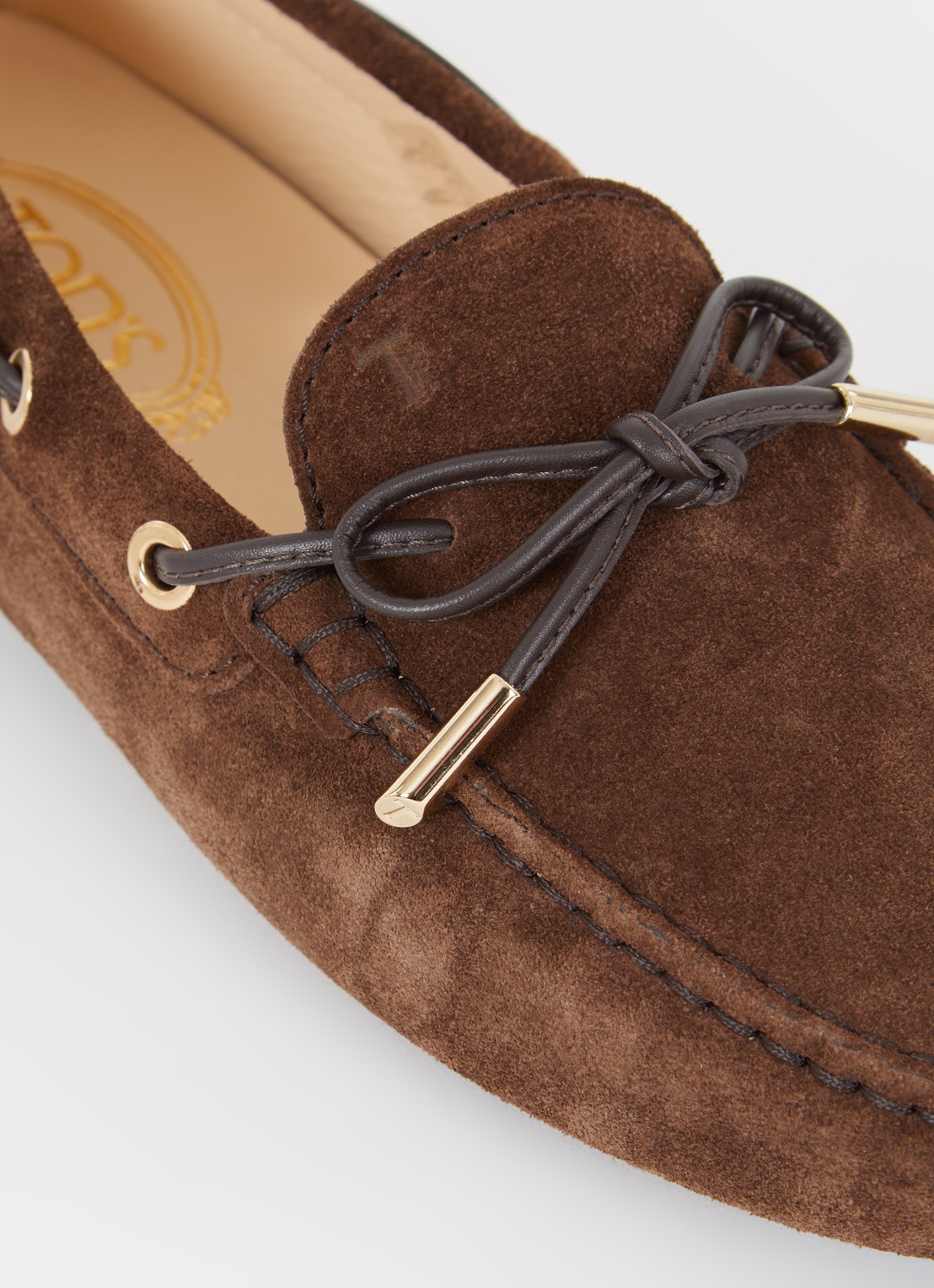 Tod's Gommino Driving bootschoen van suède - detail 5 donkerbruin