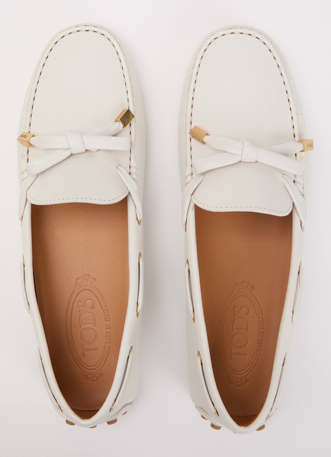Tod's Gommino mocassin van kalfsleer - detail 2 gebroken wit