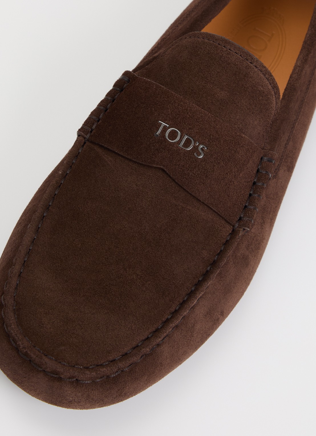 Tod's Gommino mocassin van kalfssuède - detail 6 donkerbruin