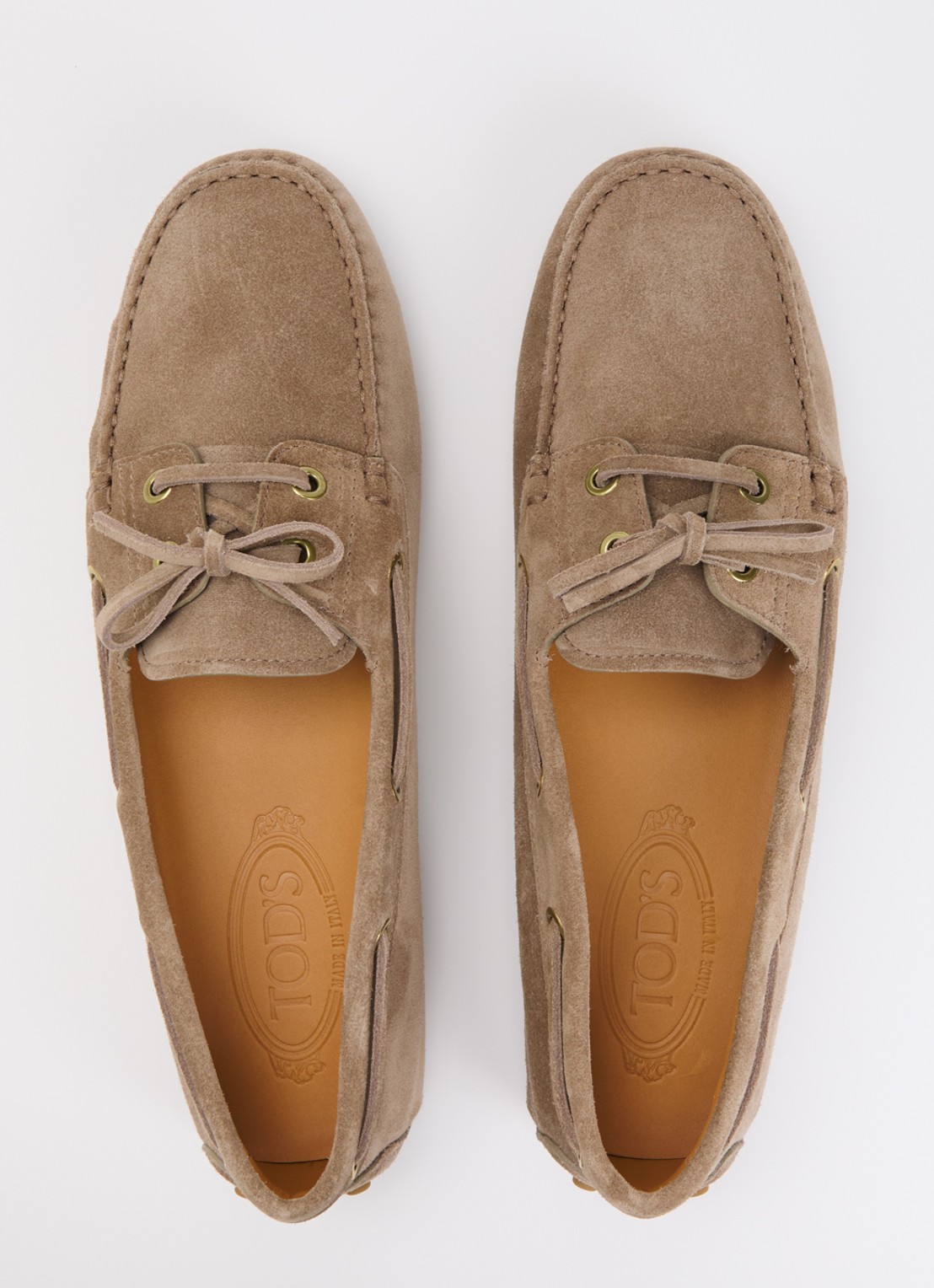 Tod's Gommino mocassin van kalfssuède - detail 4 lichtbruin