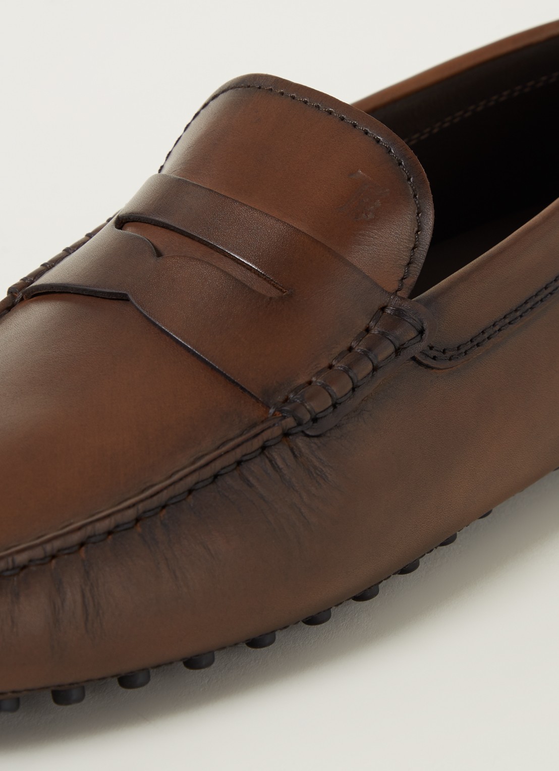 Tod's Gommino mocassin van leer  - detail 5 donkerbruin