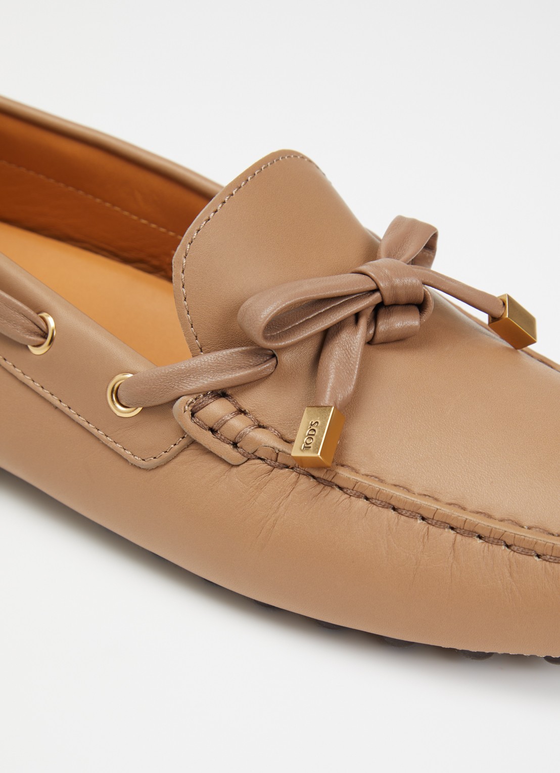 Tod's Gommino mocassin van leer - detail 5 lichtbruin