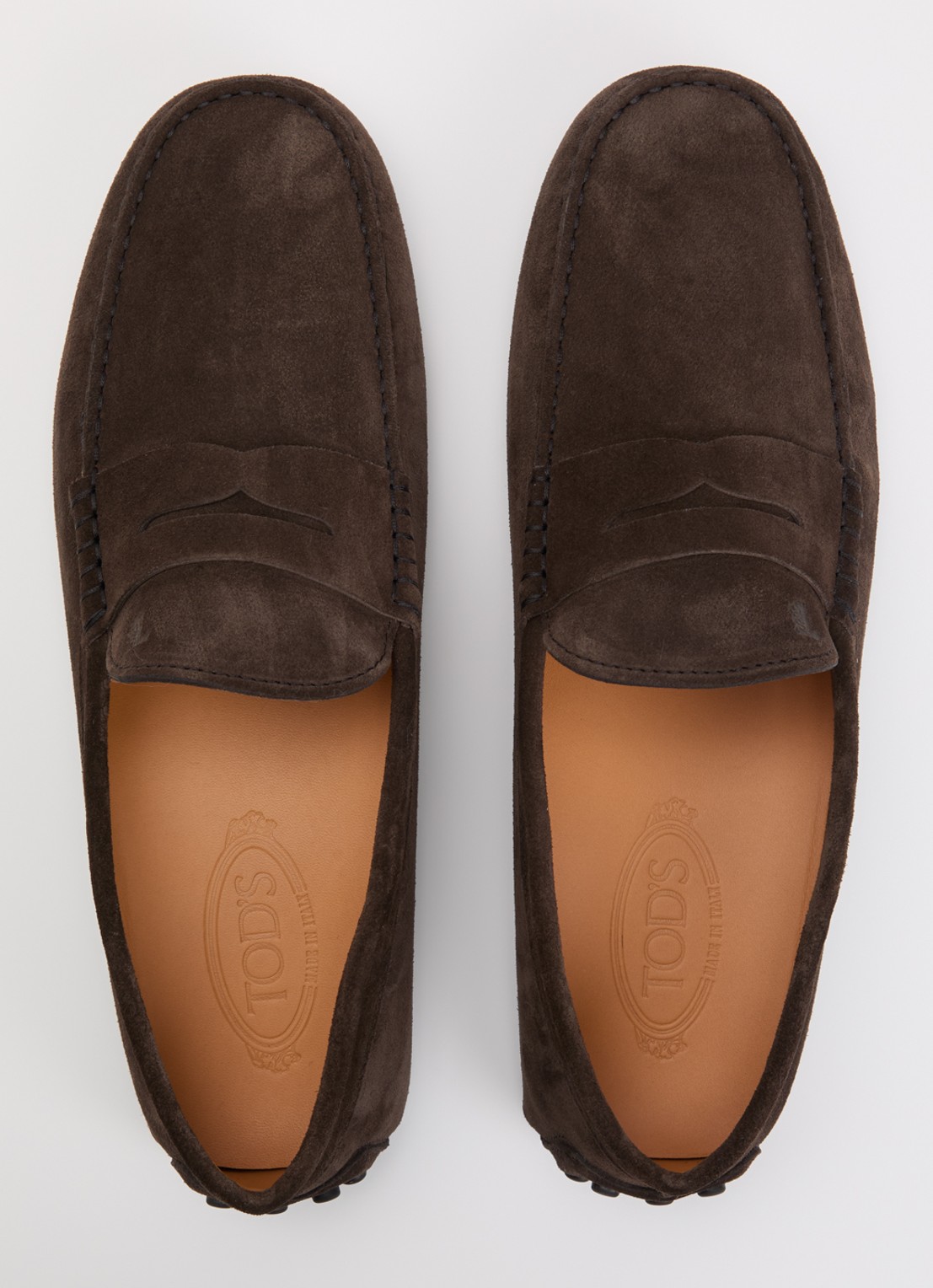 Tod's Gommino mocassin van suède - detail 3 donkerbruin