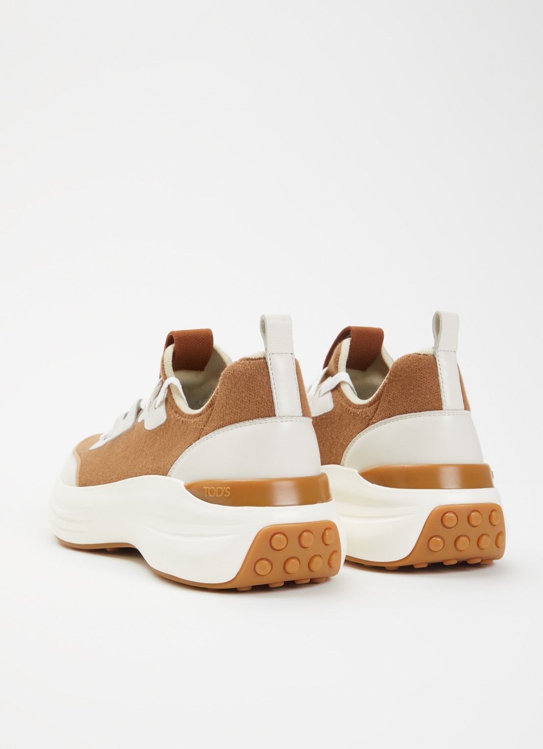 Tod's Sportiva sneaker met details van kalfsleer en logo  - achterkant cognac