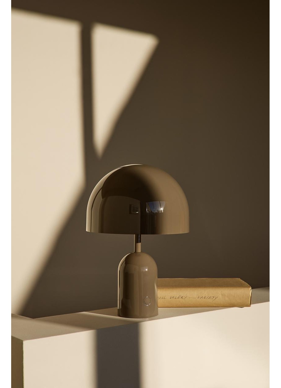Tom Dixon Bell oplaadbare tafellamp LED 28 cm - voorkant 2 goud