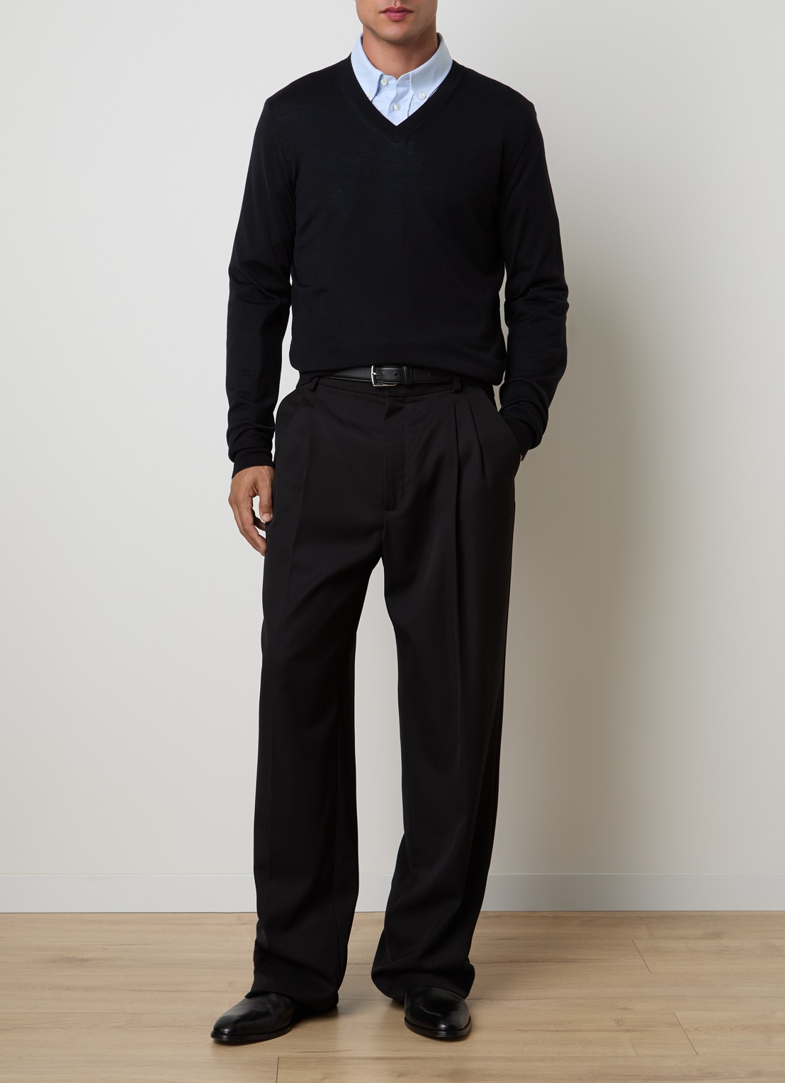 TOM FORD Fijngebreide pullover van wol met V-hals  - voorkant 4 zwart