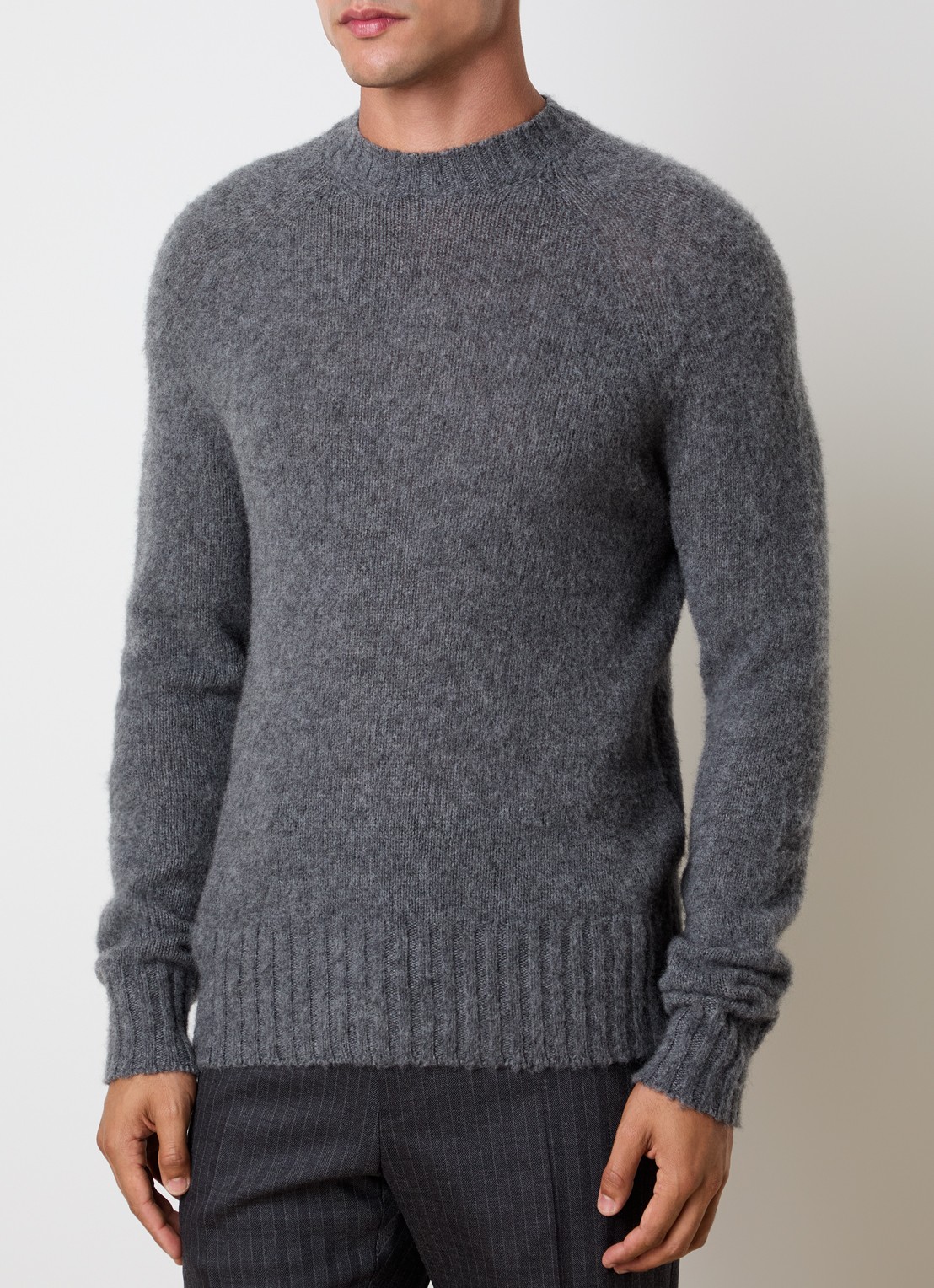 TOM FORD Fijngebreide trui van kasjmier - detail donkergrijs
