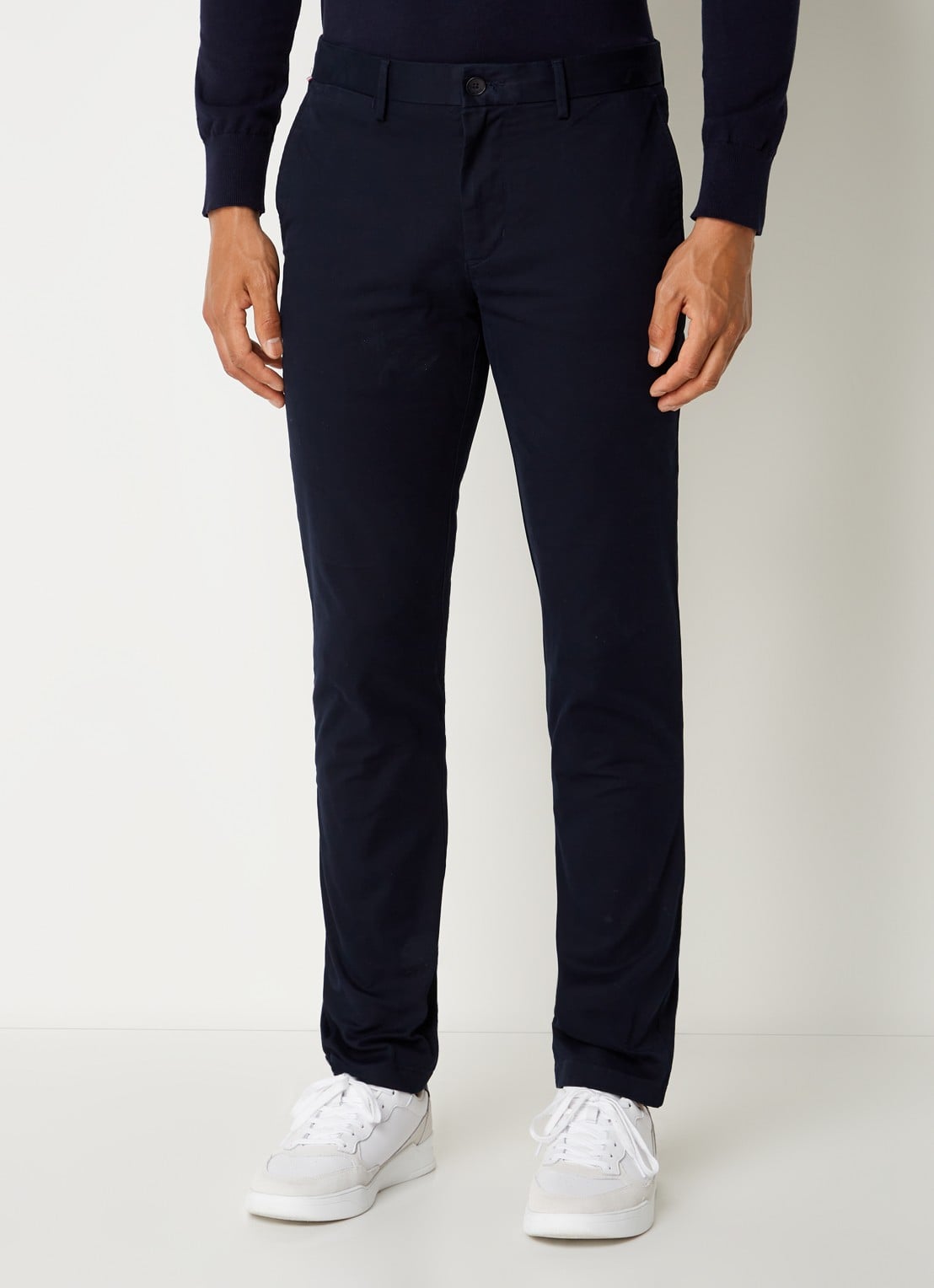 Tommy Hilfiger 1985 Bleecker slim fit chino in  katoenblend - detail 4 lichtblauw