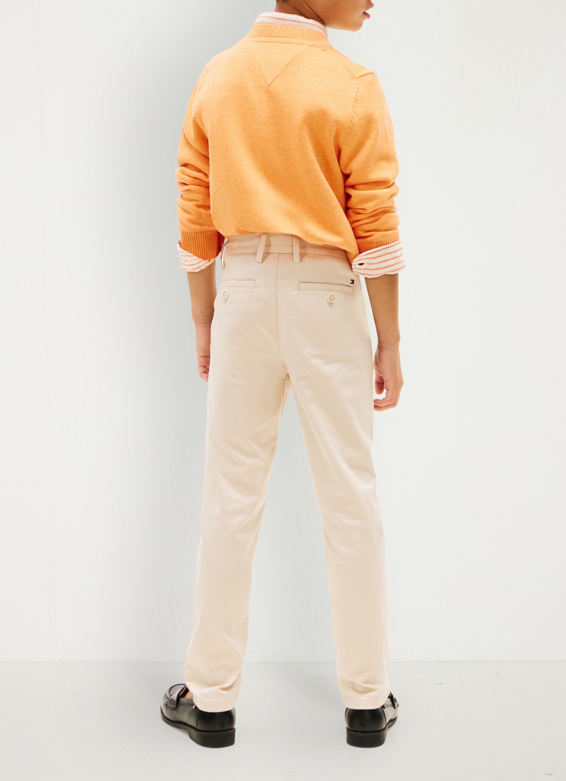 Tommy Hilfiger 1985 straight fit chino met steekzakken - achterkant 5 beige