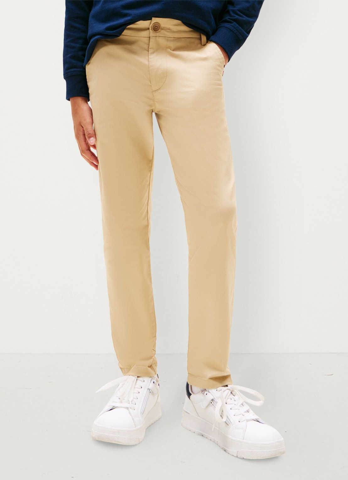 Tommy Hilfiger 1985 straight fit chino met steekzakken - detail donkerbeige