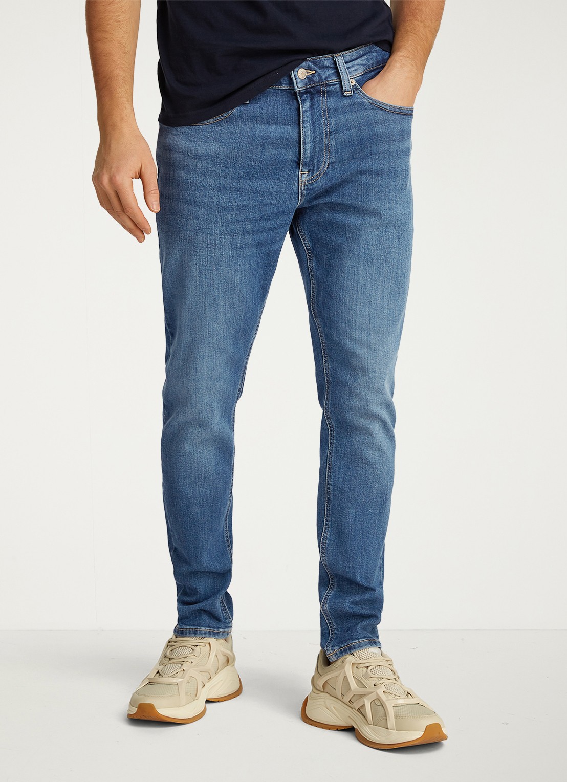 Tommy Hilfiger Austin slim fit jeans met medium wassing - voorkant 5 indigo