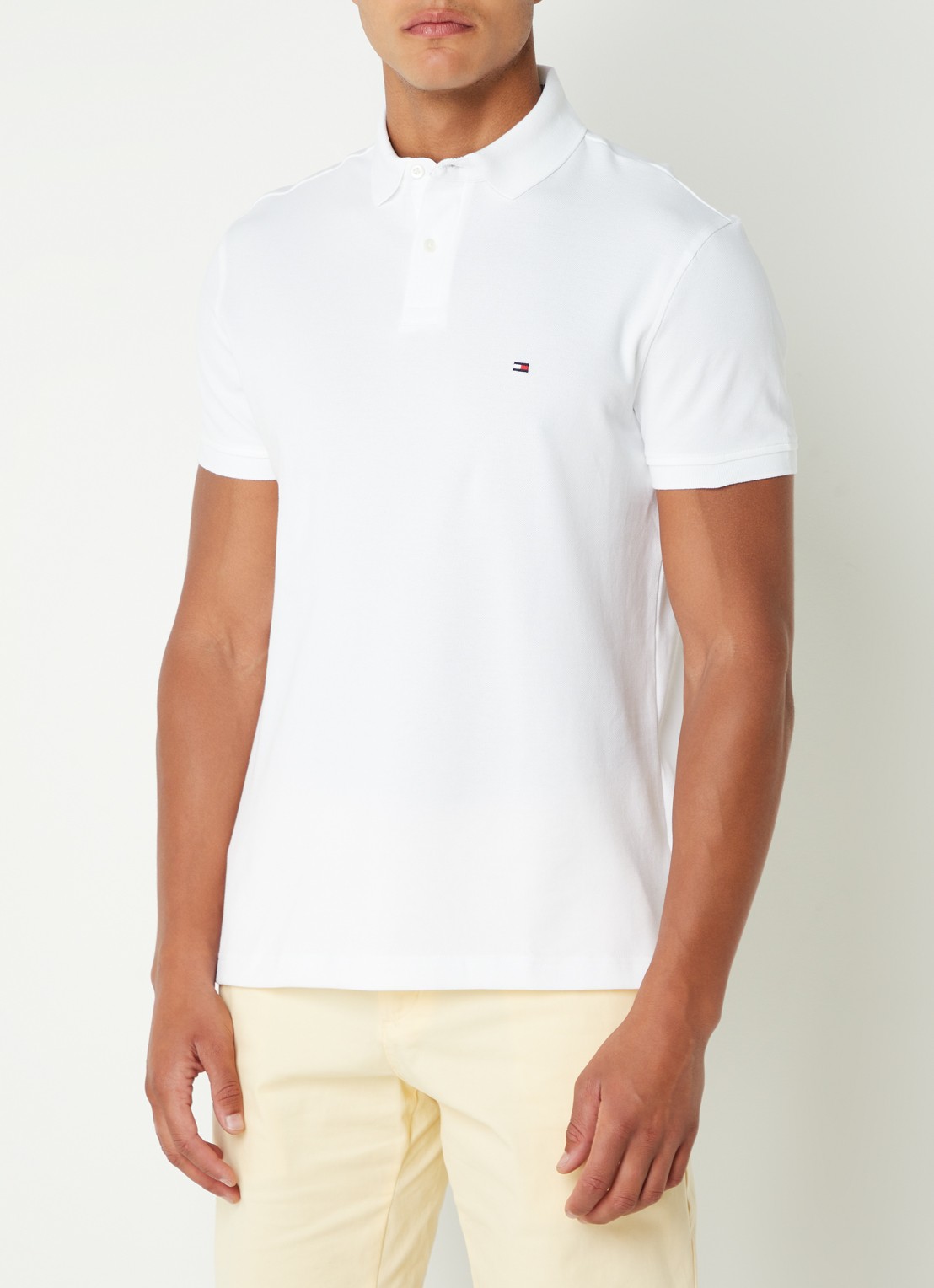 Tommy Hilfiger Core regular fit polo van piqué katoen met logoborduring - detail 2 white-ybr / wit