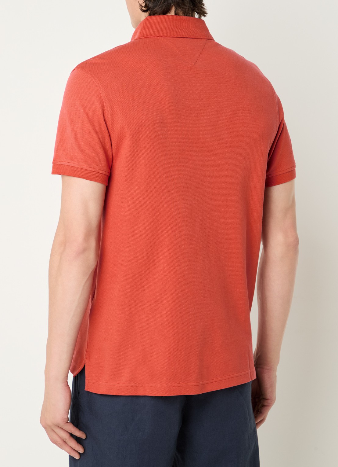 Tommy Hilfiger Core regular fit polo van piqué katoen met logoborduring - achterkant terra red-xm0 / rood