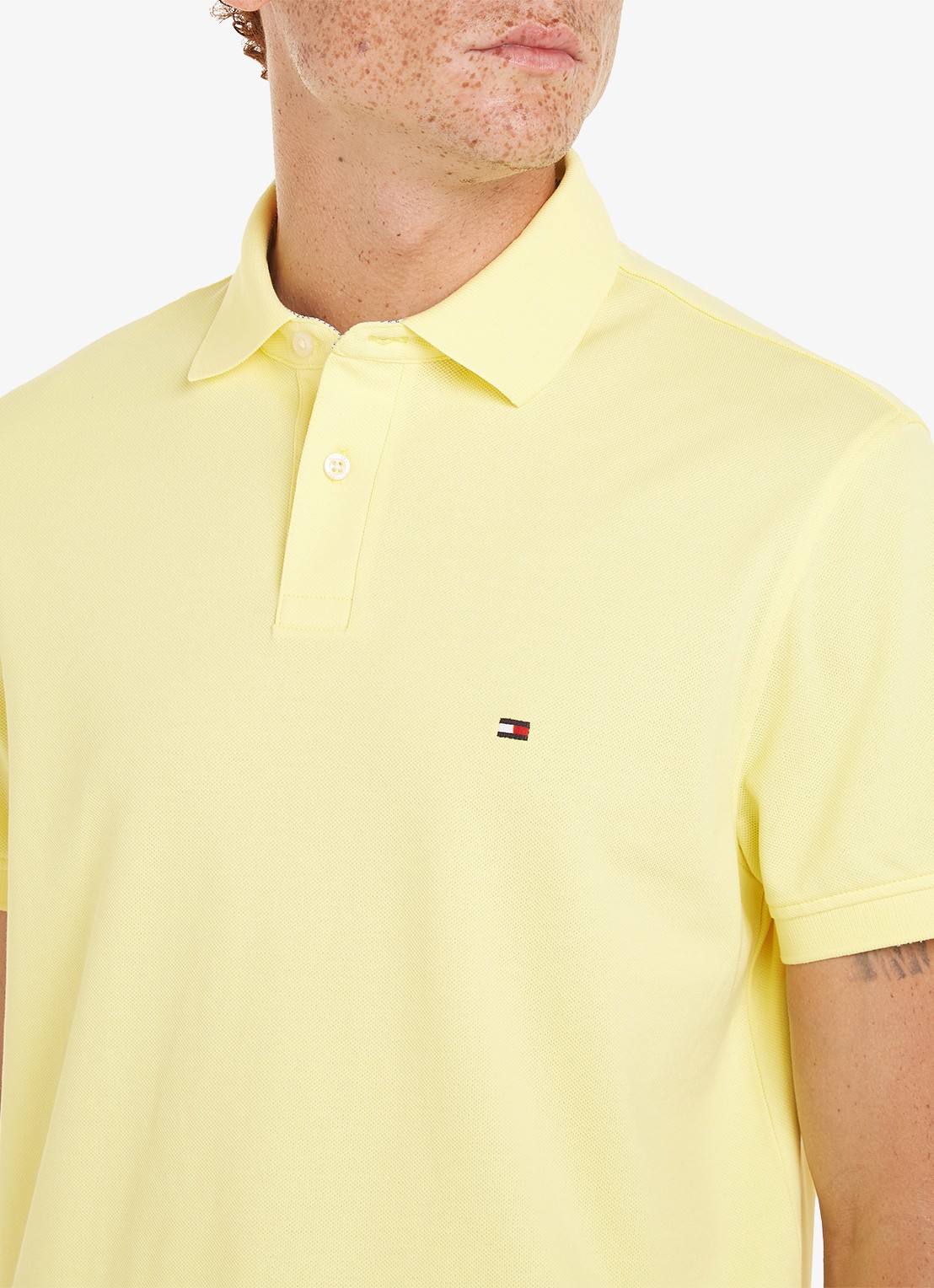 Tommy Hilfiger Core regular fit polo van piqué katoen met logoborduring - detail 3 yellow tulip / geel