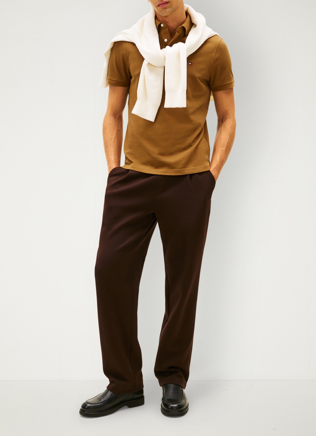 Tommy Hilfiger Core regular fit polo van piqué katoen met logoborduring - voorkant 2 highland khaki-gwp / bruin
