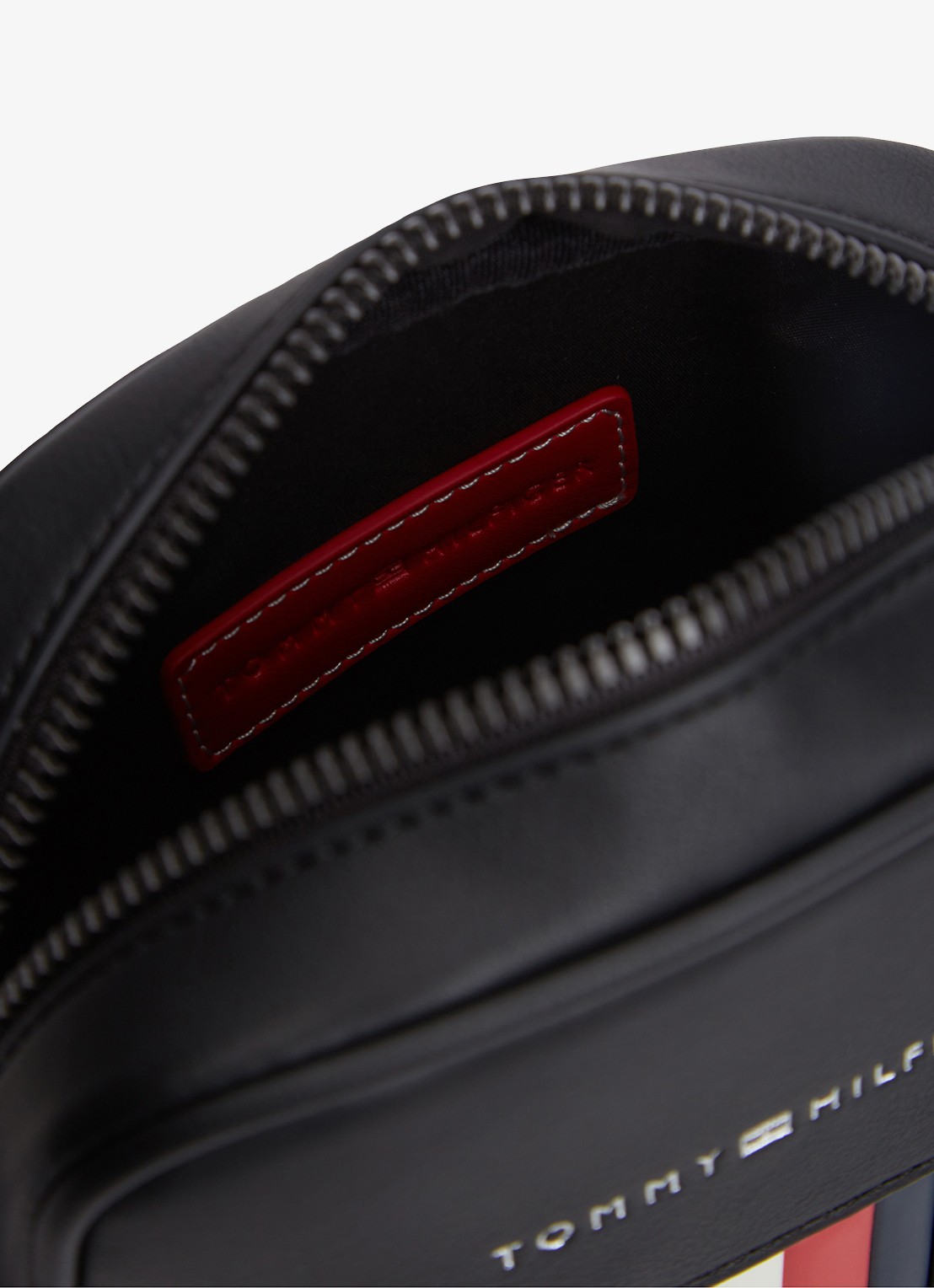 Tommy Hilfiger Crossbodytas met logo - detail diepzwart