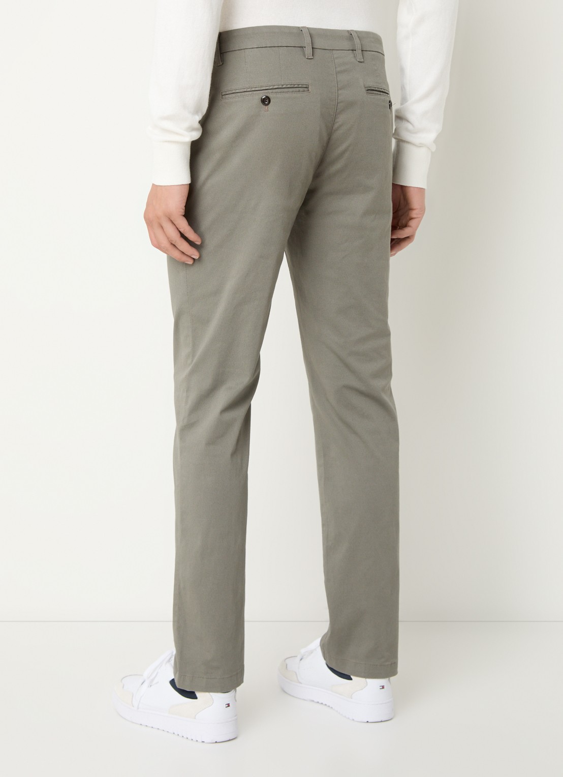 Tommy Hilfiger Denton slim fit chino met steekzakken  - achterkant 5 olijfgroen