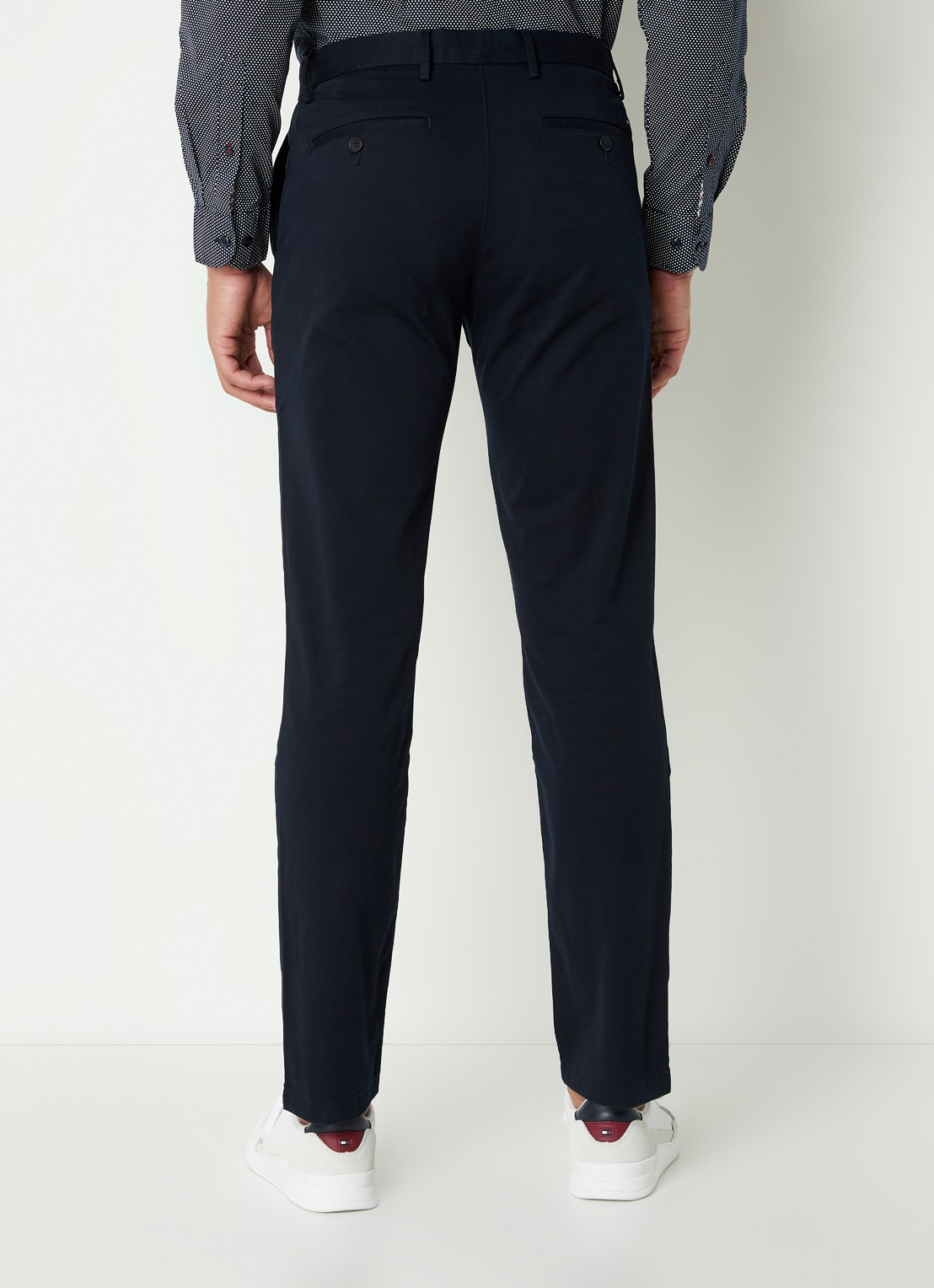 Tommy Hilfiger Denton straight fit chino met steekzakken - achterkant donkerblauw