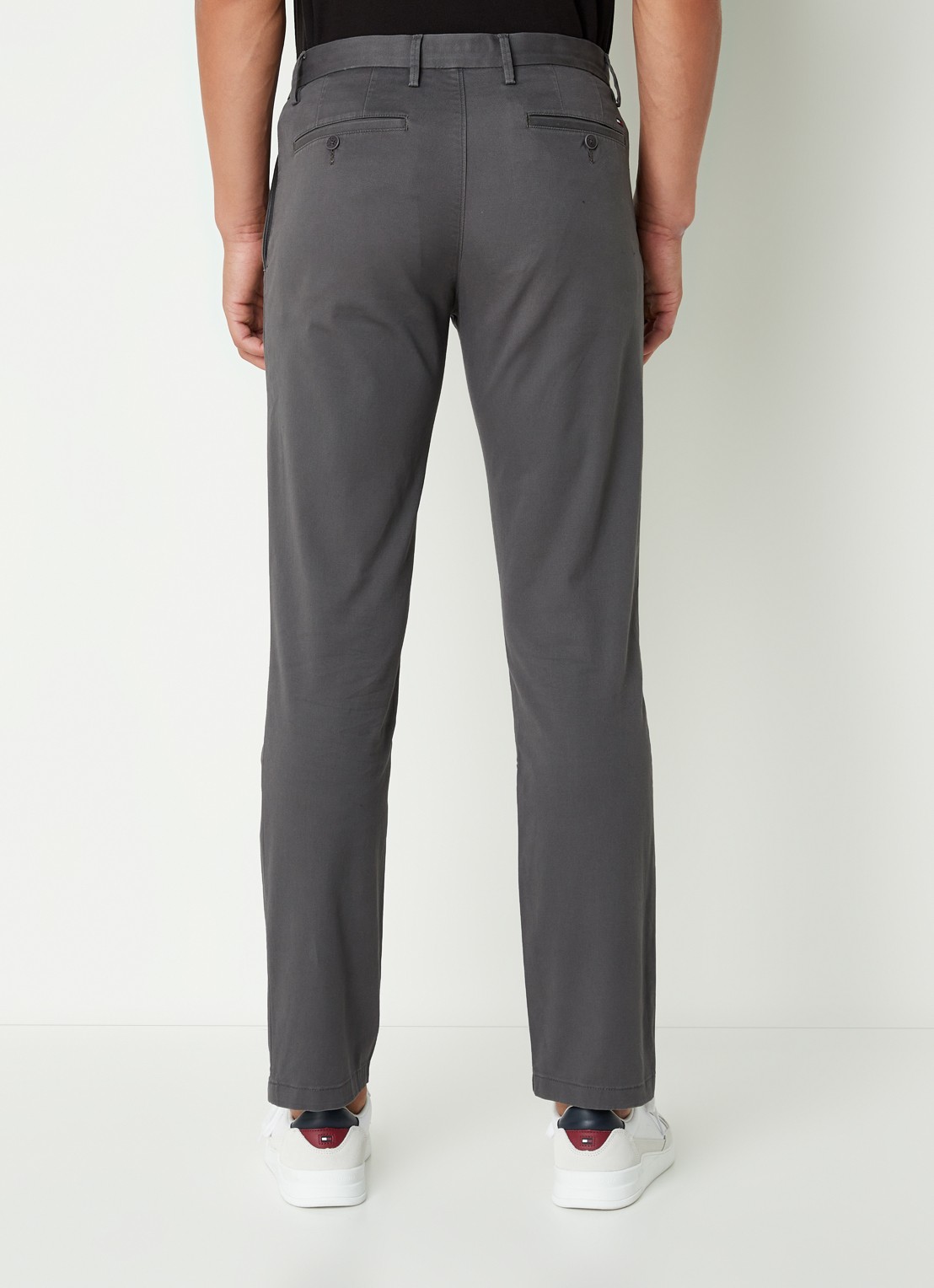 Tommy Hilfiger Denton straight fit chino met steekzakken - achterkant 3 donkergrijs