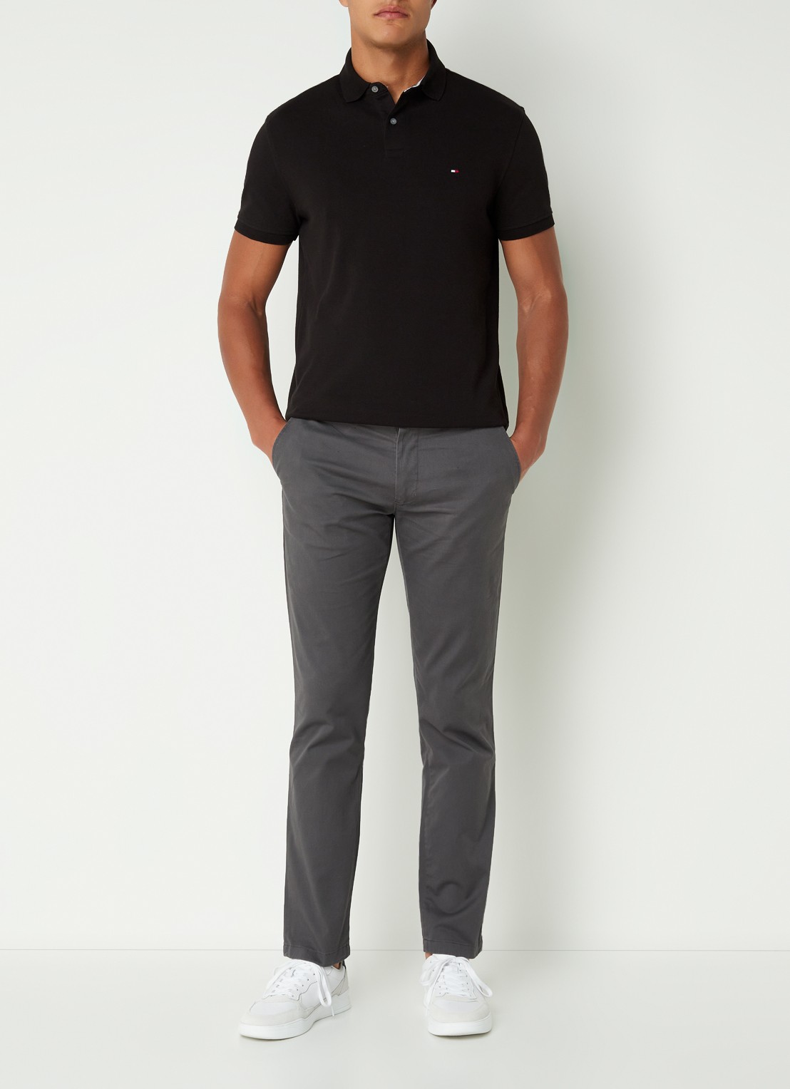 Tommy Hilfiger Denton straight fit chino met steekzakken - voorkant 2 donkergrijs