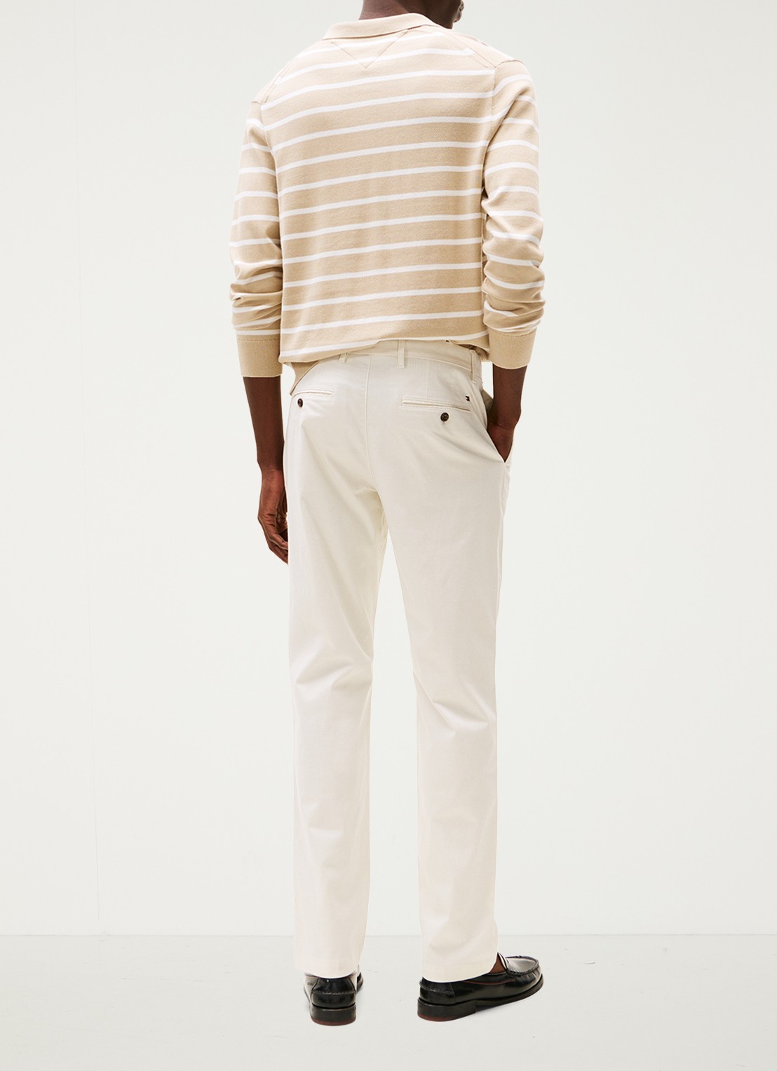 Tommy Hilfiger Denton straight fit chino met steekzakken - achterkant 3 beige