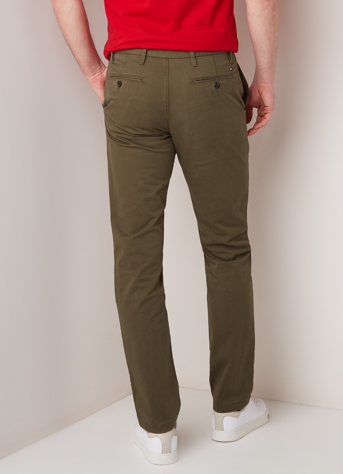 Tommy Hilfiger Denton straight fit chino met stretch - achterkant legergroen