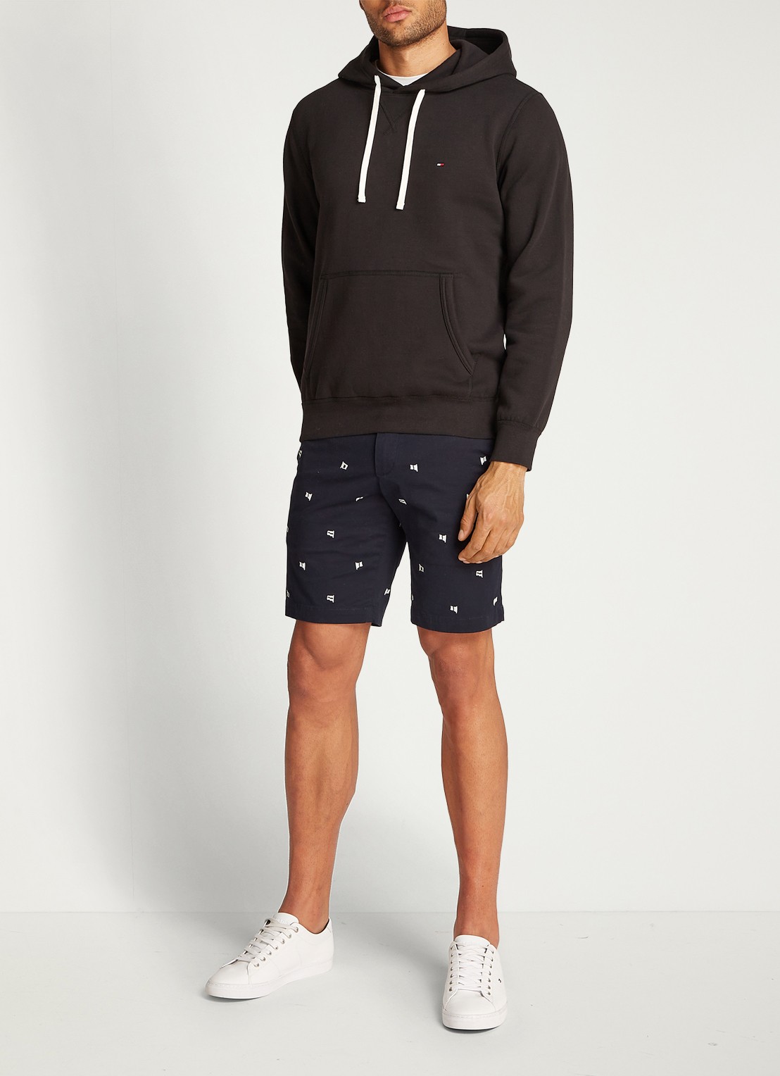 Tommy Hilfiger Essential hoodie met logoborduring - voorkant 2 zwart