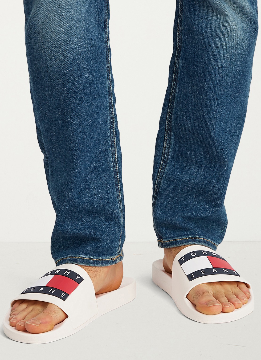 Tommy Hilfiger Essential slipper met logo - voorkant 2 beige