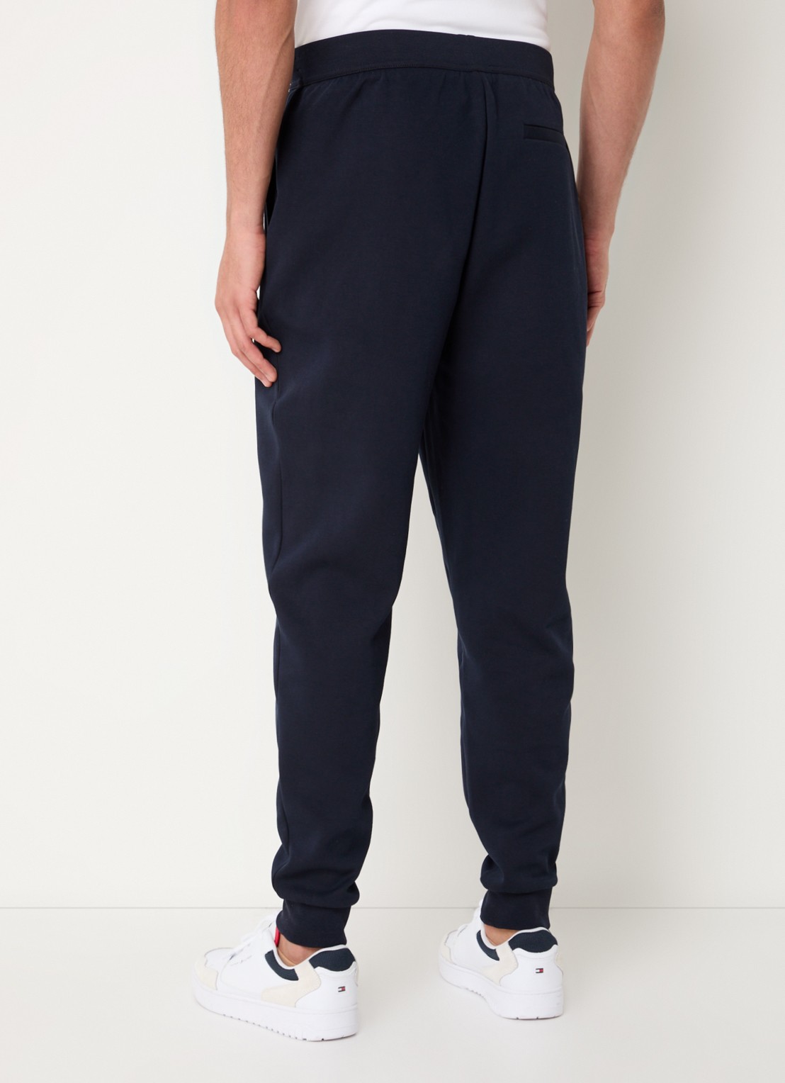 Tommy Hilfiger Essential tapered fit joggingbroek met steekzakken - achterkant 3 donkerblauw