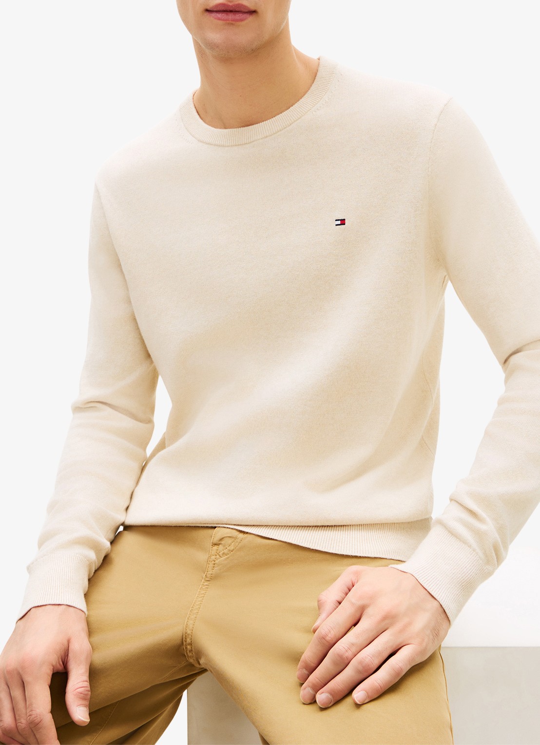 Tommy Hilfiger Fijngebreide pullover in kasjmierblend met logoborduring - detail beige
