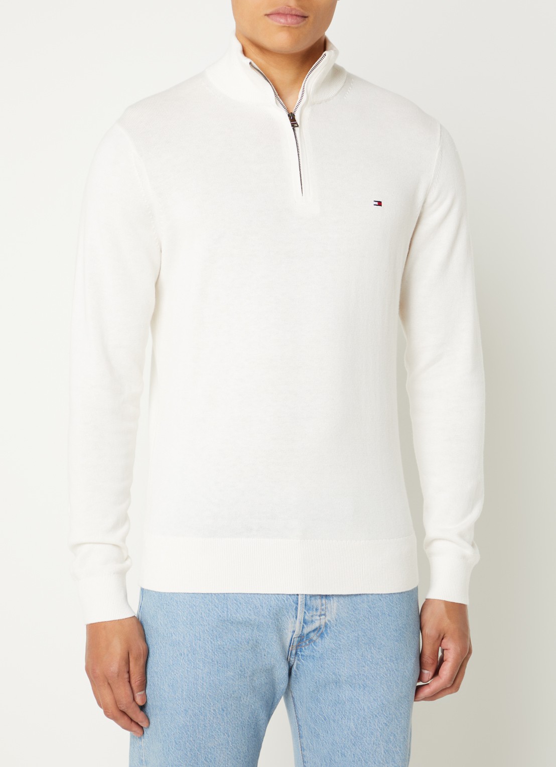 Tommy Hilfiger Fijngebreide trui in kasjmierblend met logoborduring - detail 4 gebroken wit