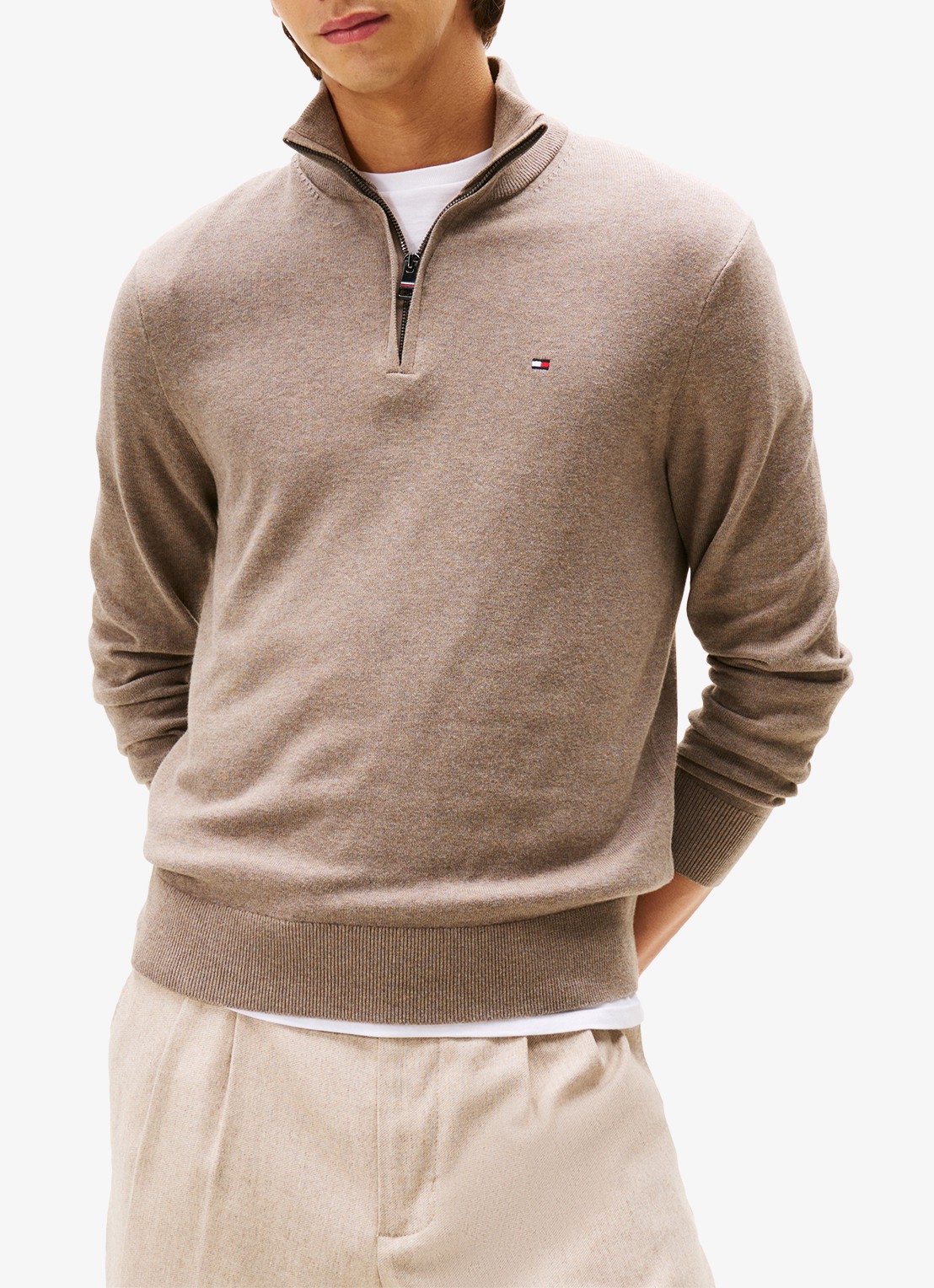 Tommy Hilfiger Fijngebreide trui in kasjmierblend met logoborduring - detail 3 beige