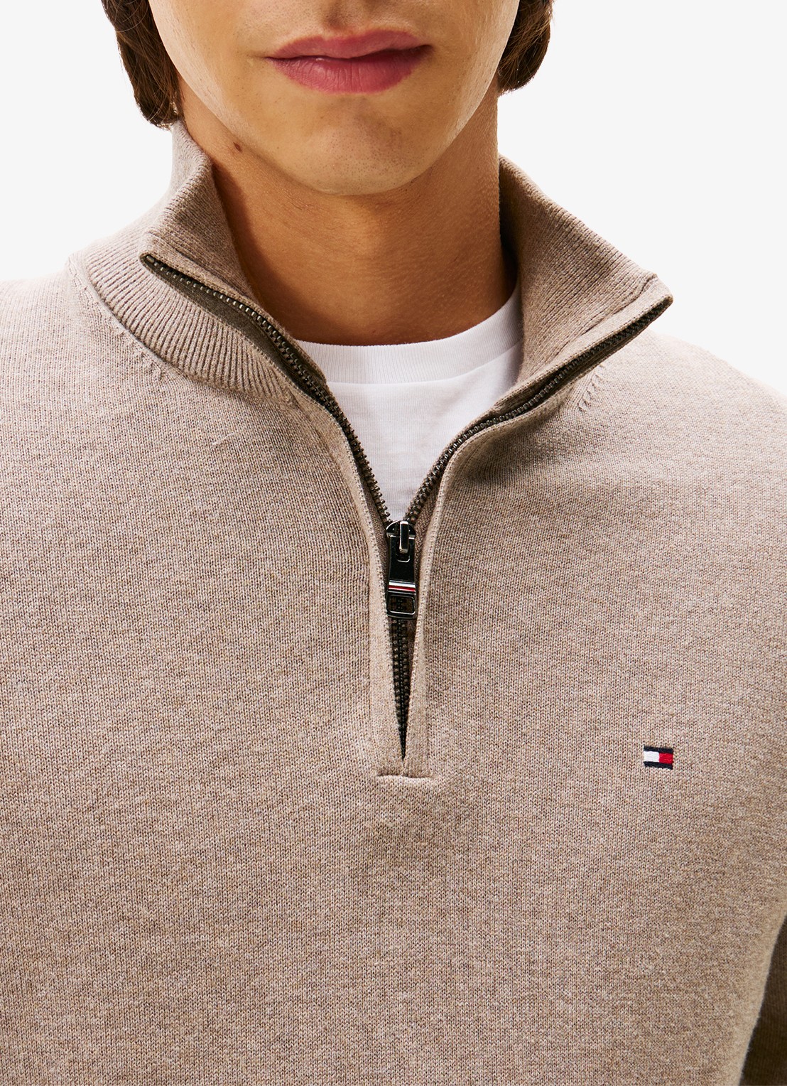 Tommy Hilfiger Fijngebreide trui in kasjmierblend met logoborduring - detail 4 beige