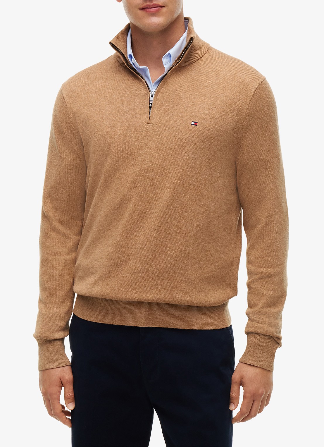 Tommy Hilfiger Fijngebreide trui in kasjmierblend met logoborduring - detail camel