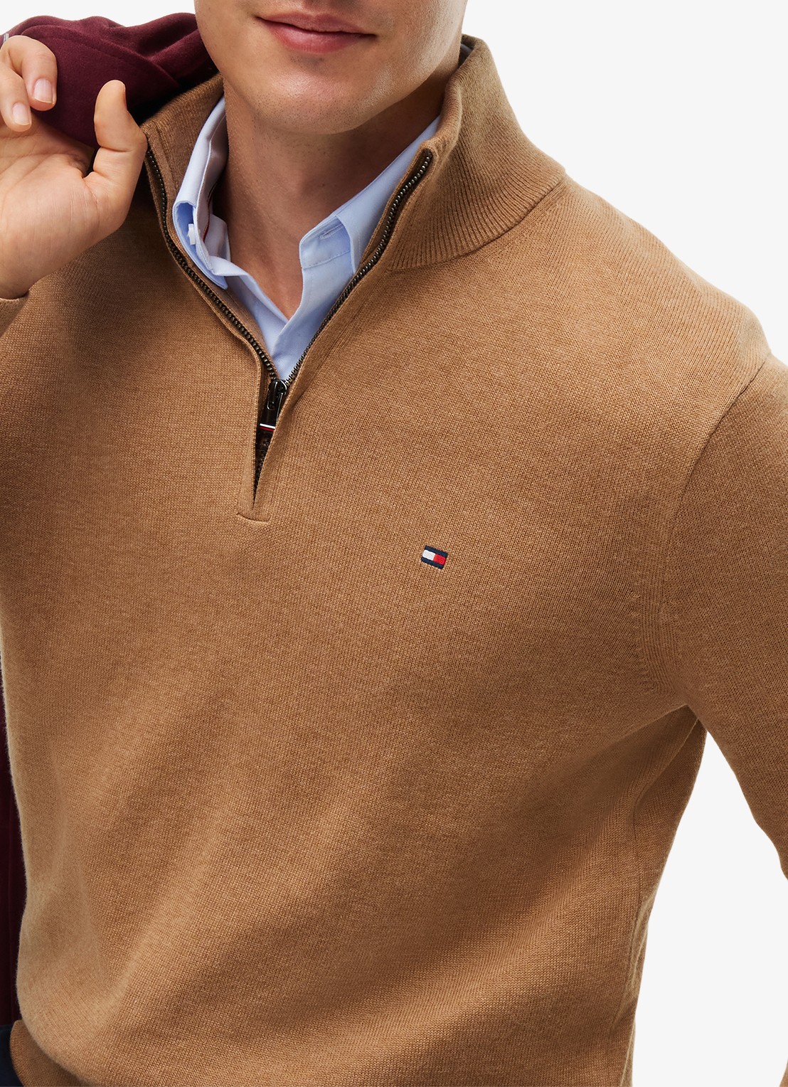 Tommy Hilfiger Fijngebreide trui in kasjmierblend met logoborduring - detail 2 camel