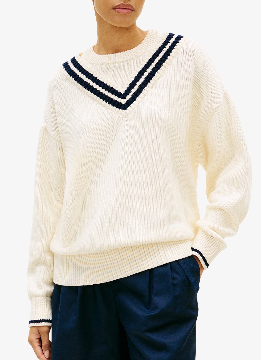 Tommy Hilfiger Grofgebreide trui met v-hals - detail 4 beige