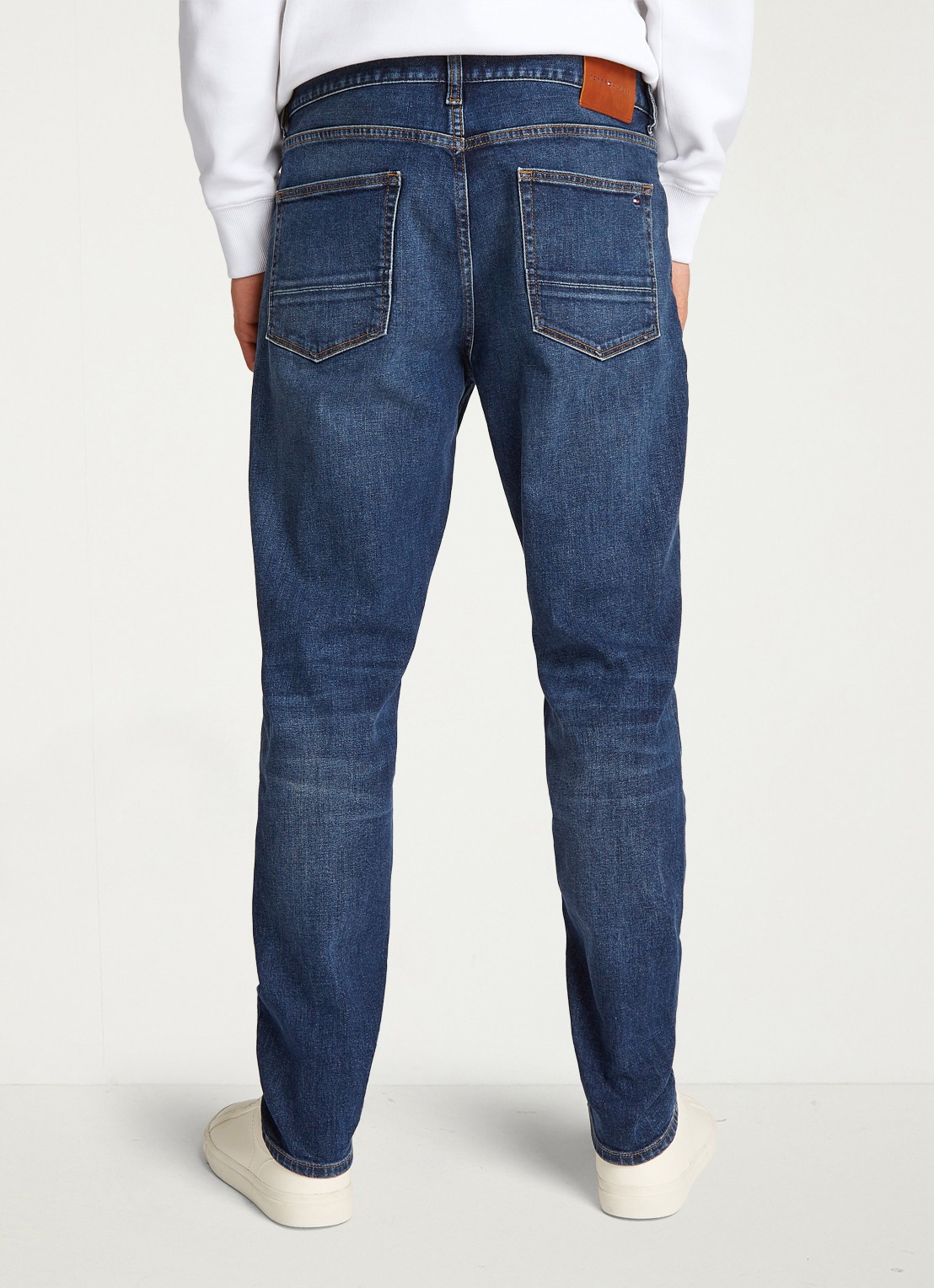 Tommy Hilfiger Harlem slim fit jeans met donkere wassing - achterkant 6 indigo