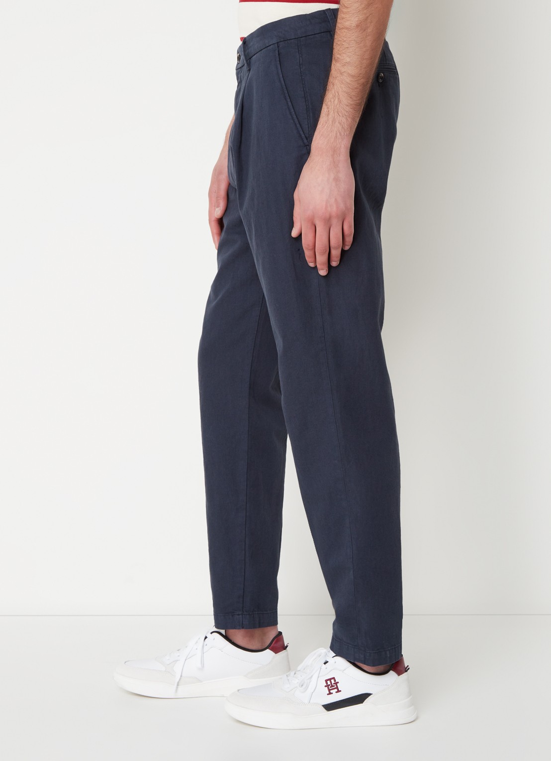 Tommy Hilfiger Harlem tapered fit chino in linnenblend met steekzakken - detail 4 lichtblauw
