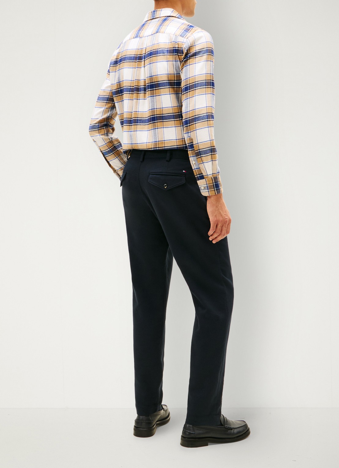 Tommy Hilfiger Harlem tapered jeans met steekzakken - achterkant blauw