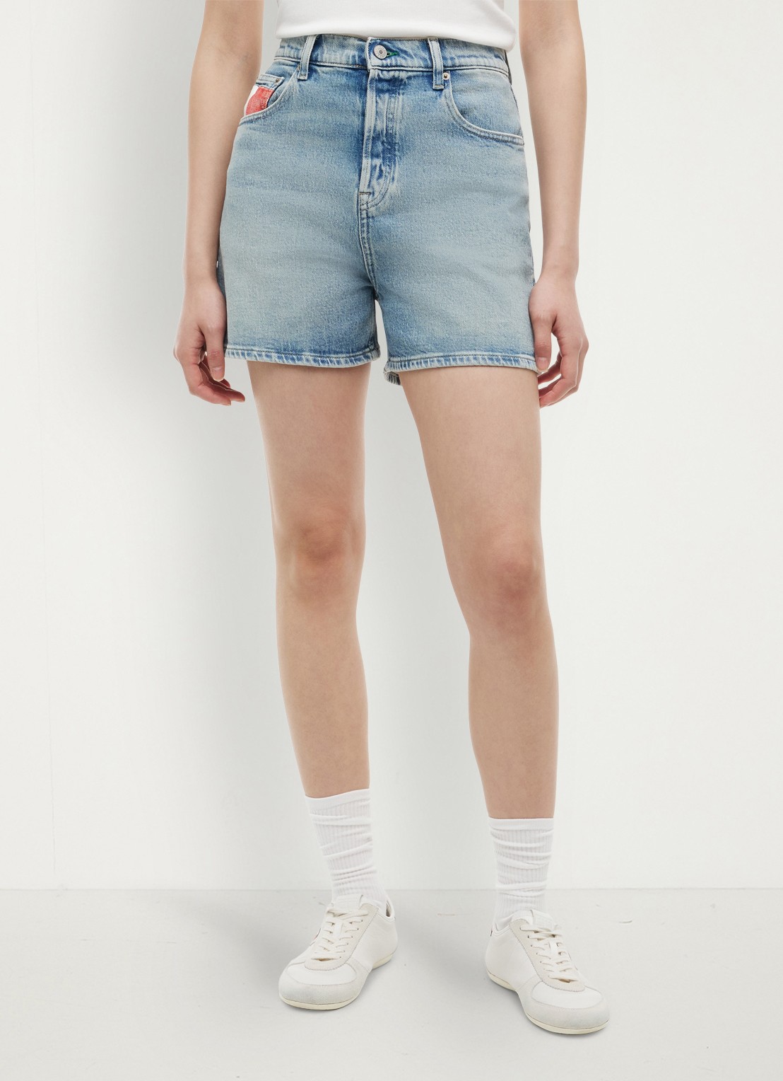 Tommy Hilfiger High waist wide fit korte broek met logo - detail 2 lichtblauw