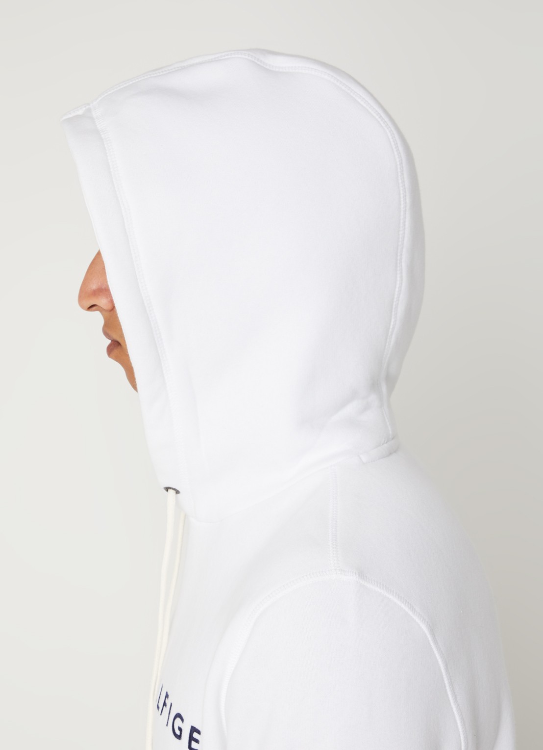 Tommy Hilfiger Hoodie met kangoeroezak en logoborduring - detail 3 white / wit