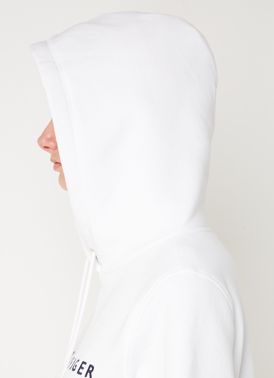Tommy Hilfiger Hoodie van fleece met logoborduring - detail 5 wit
