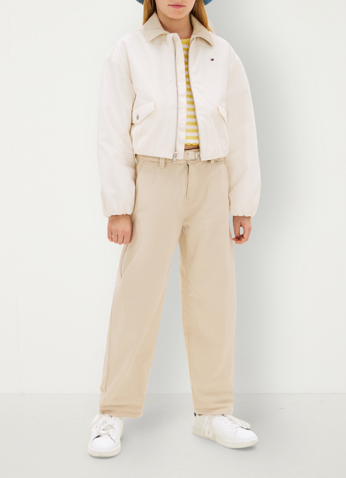 Tommy Hilfiger Jack met kraag en logo - voorkant 3 gebroken wit