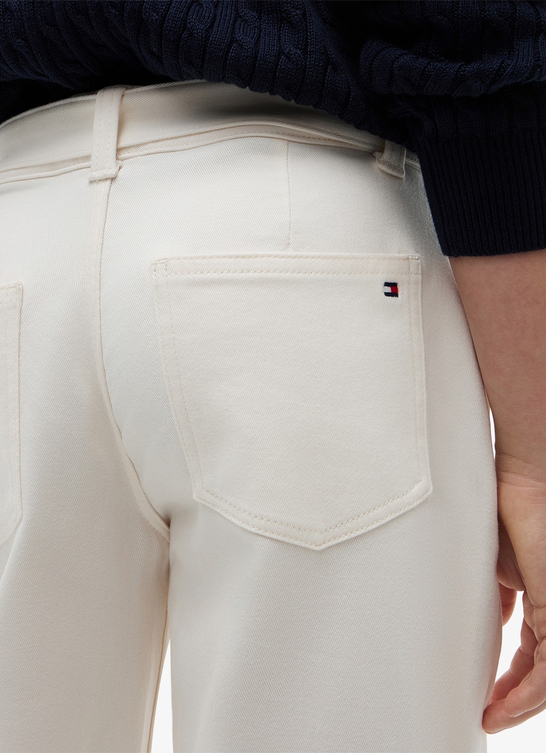 Tommy Hilfiger Jeans met ceintuur - detail 2 wit