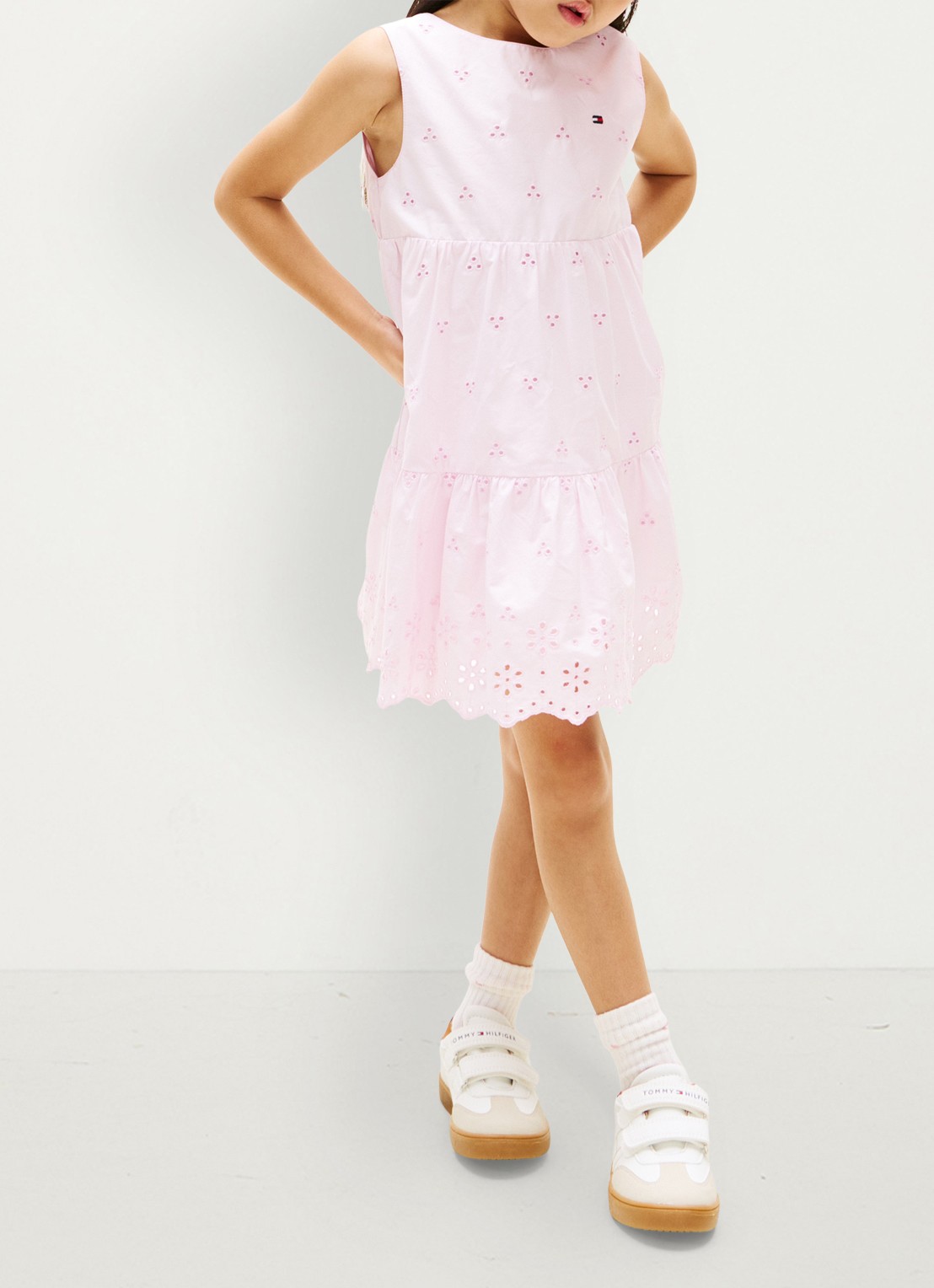 Tommy Hilfiger Jurk met broderie en logoborduring - voorkant 5 roze