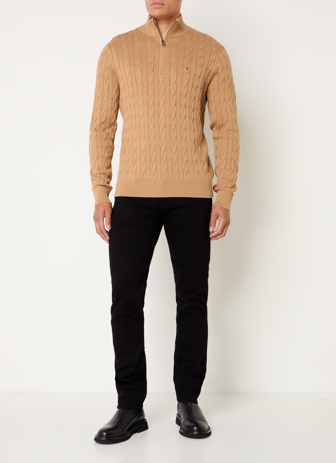 Tommy Hilfiger Kabelgebreide trui met halve rits en logo - voorkant 2 camel