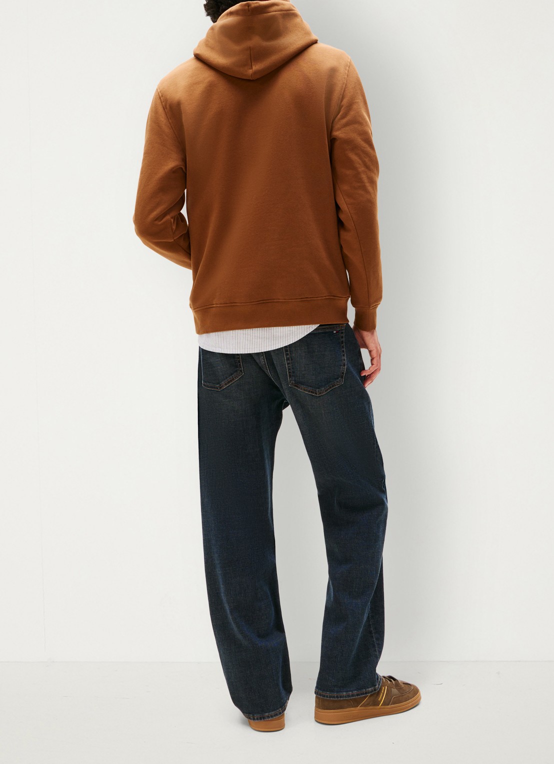 Tommy Hilfiger Linear Logo Embroidery Kangaroo Pocket Hoody - achterkant 5 bruin