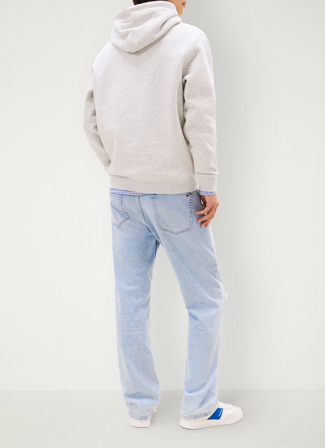 Tommy Hilfiger Linear Logo Embroidery Kangaroo Pocket Hoody - achterkant grijsmele