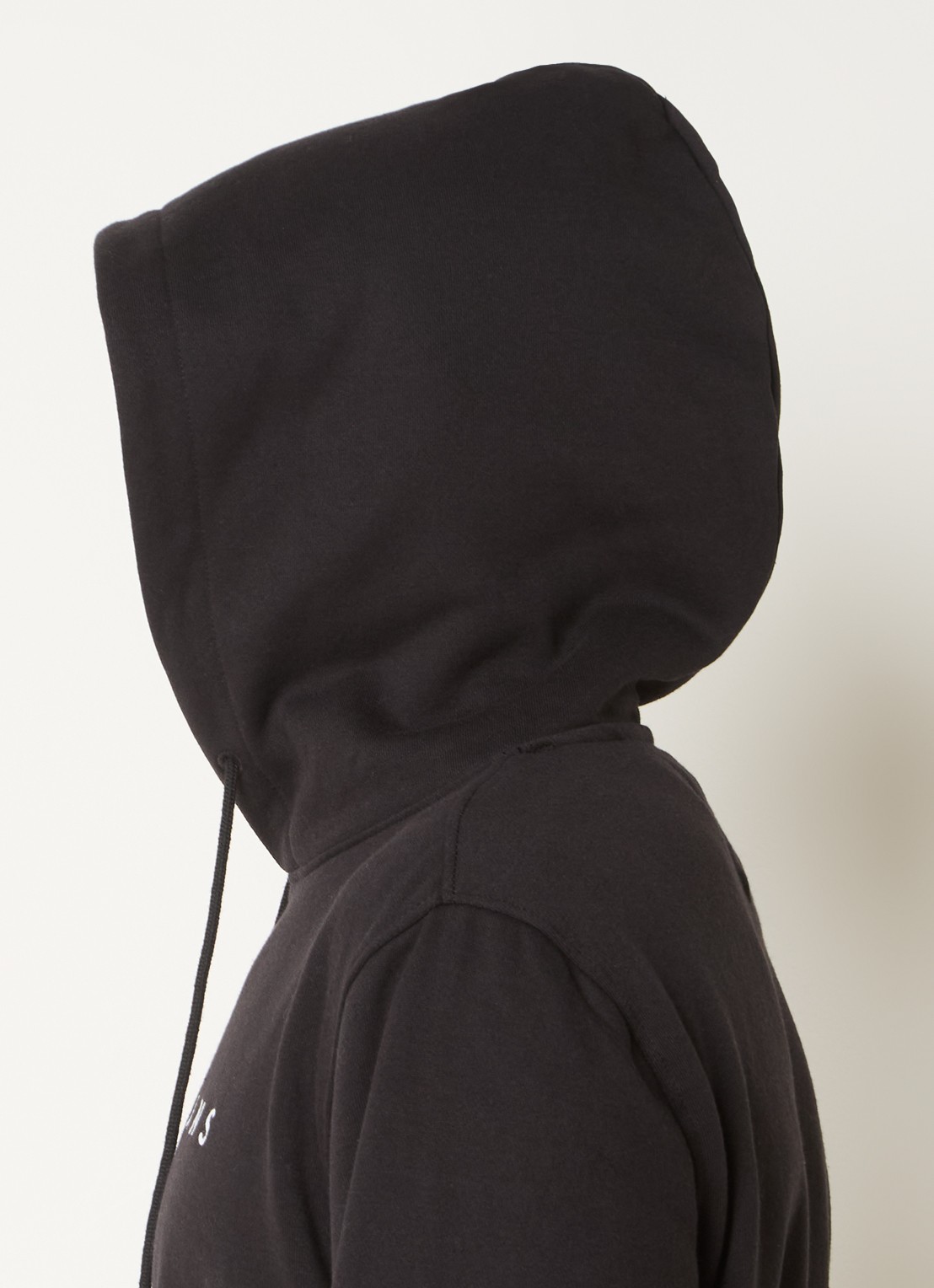 Tommy Hilfiger Linear Logo Embroidery Kangaroo Pocket Hoody - detail 2 zwart